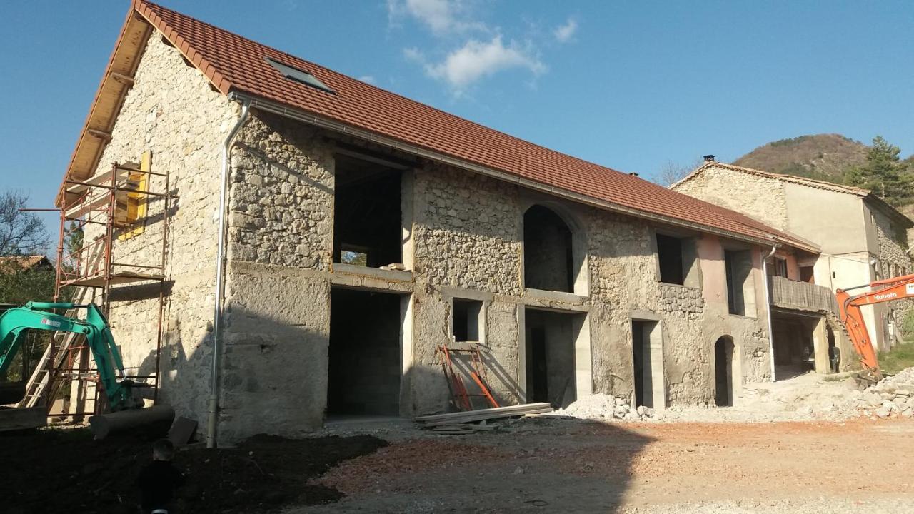 Le Petit Begou Bed & Breakfast Saint-Auban-d'Oze ภายนอก รูปภาพ